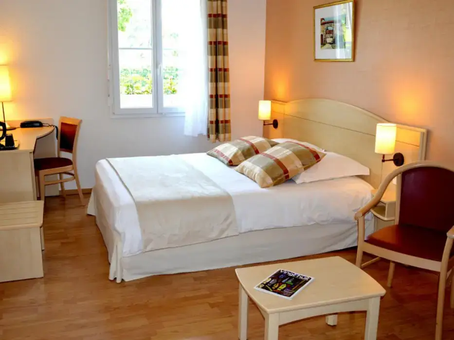 Brit Hotel Châteaudun 7