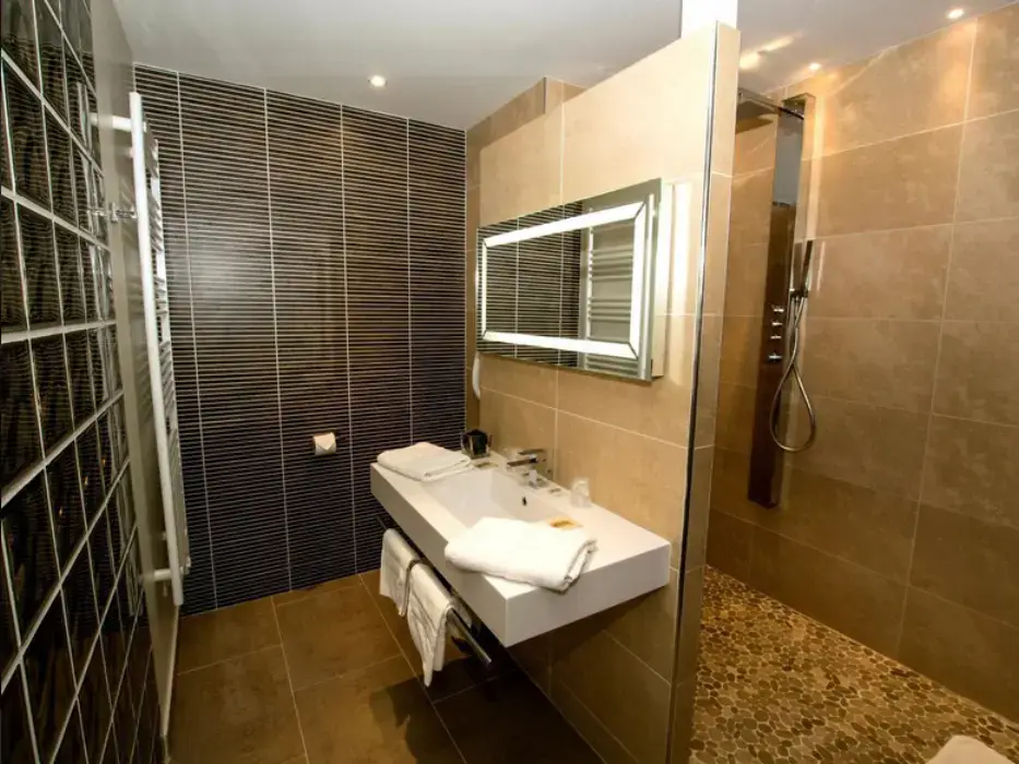 Brit Hotel Châteaudun 10