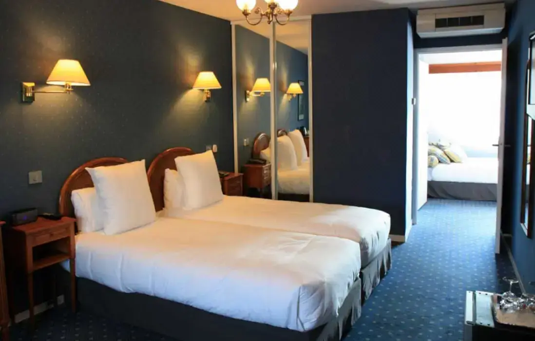 Hôtel Henry II 2