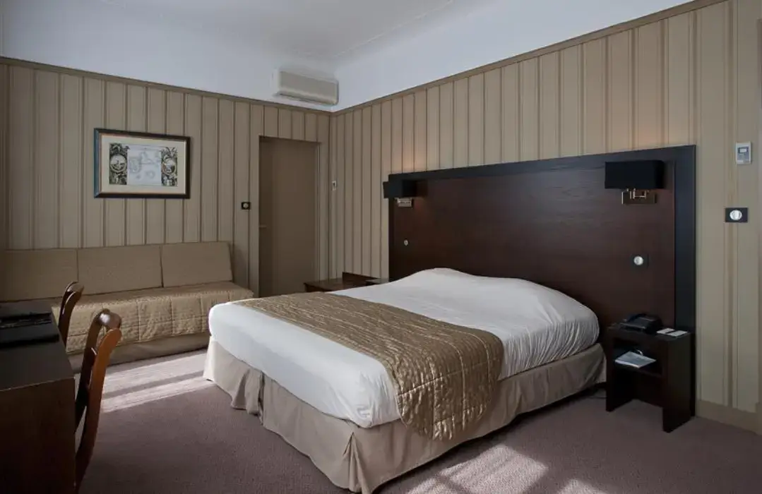Le Grand Hôtel Tours 7