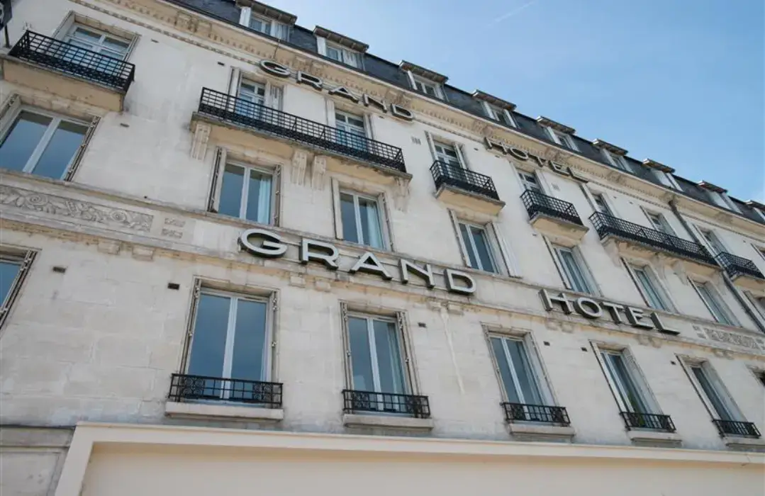 Le Grand Hôtel Tours 10