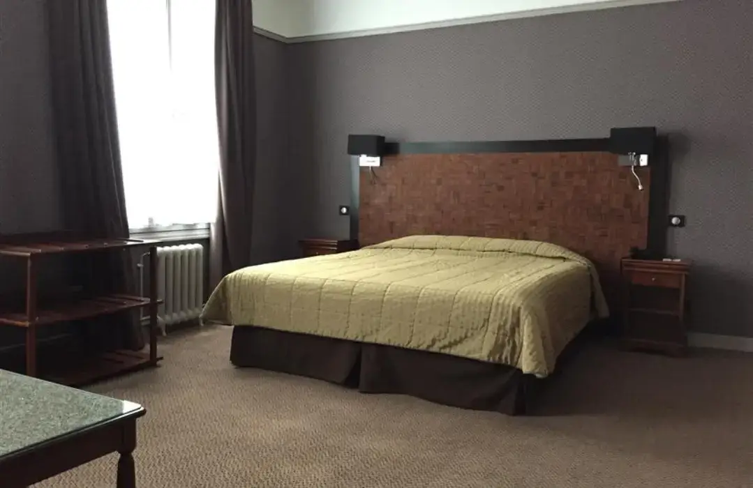 Le Grand Hôtel Tours 12