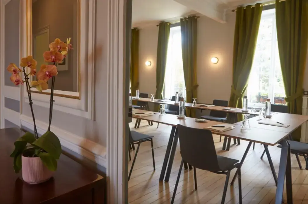 Hostellerie Cèdre and Spa Beaune 3