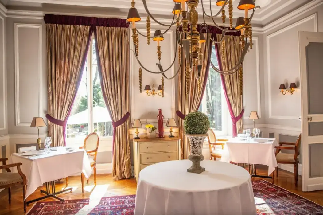 Hostellerie Cèdre and Spa Beaune 4