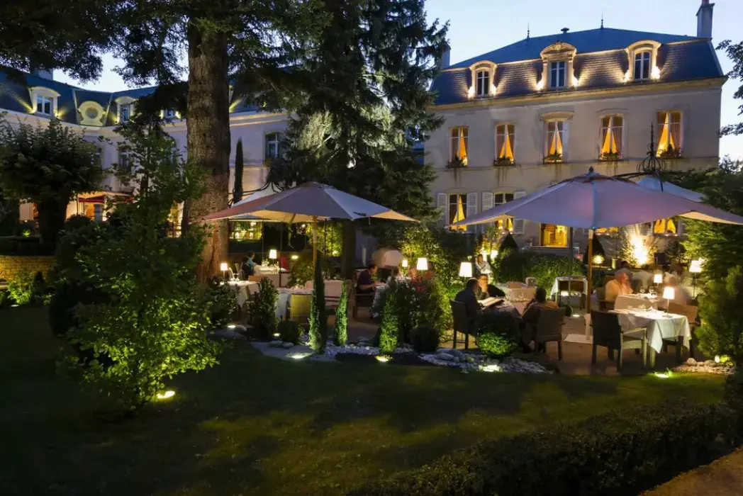Hostellerie Cèdre and Spa Beaune 8
