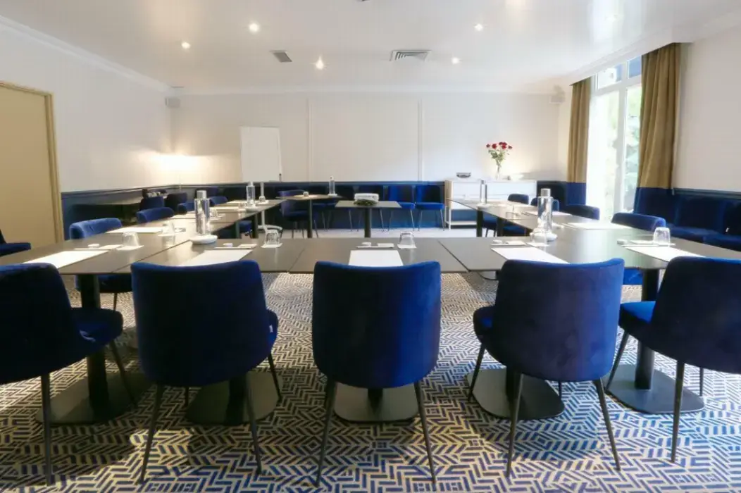 Hostellerie Cèdre and Spa Beaune 9