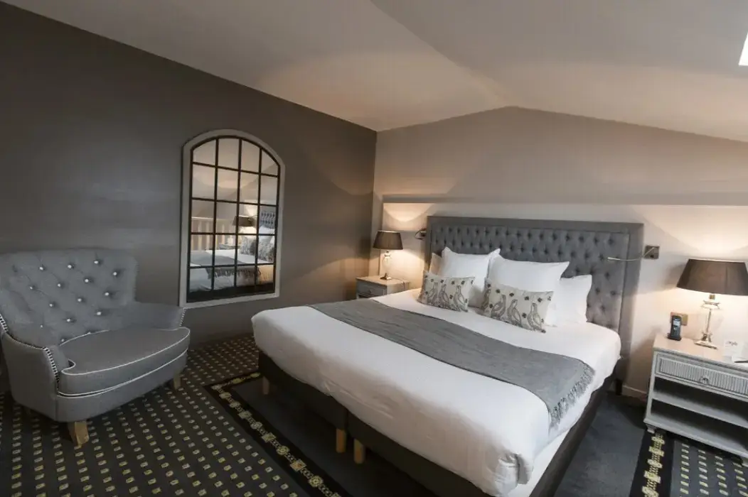 Hostellerie Cèdre and Spa Beaune 12