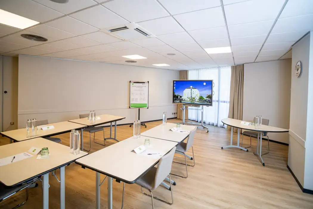 Ibis Styles Tours Centre 9