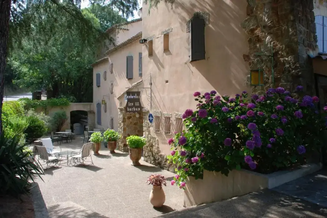 Hôtel Les 3 Barbus 2