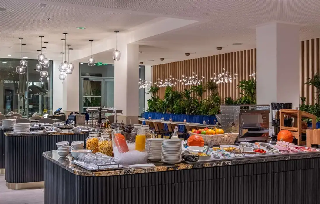Golden Tulip Lyon Ouest Techlid 8