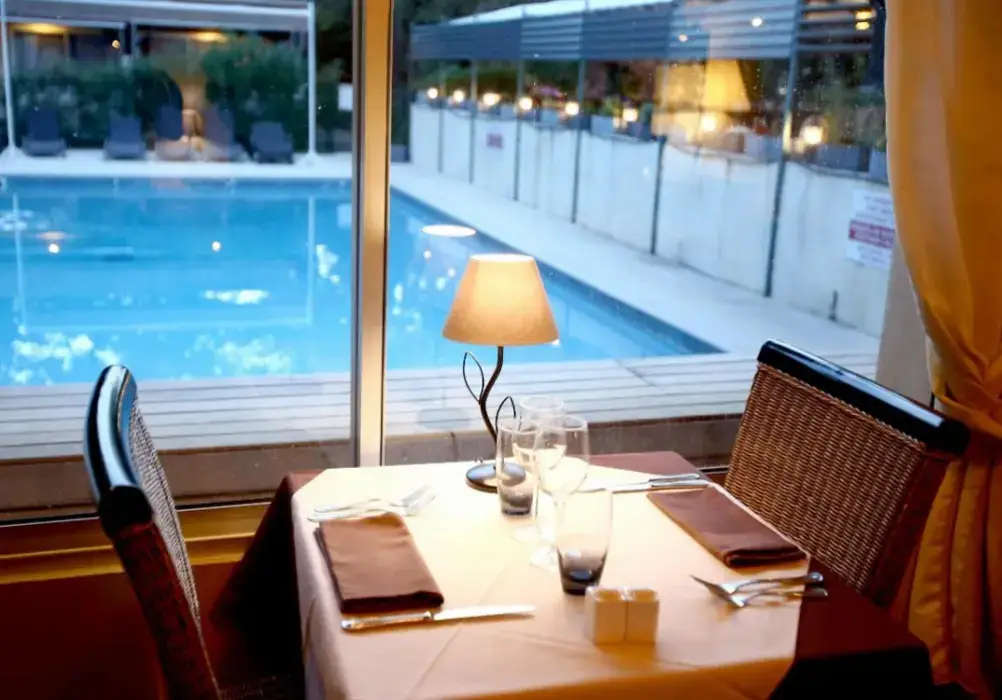 Hôtel Restaurant Les Cèdres 4