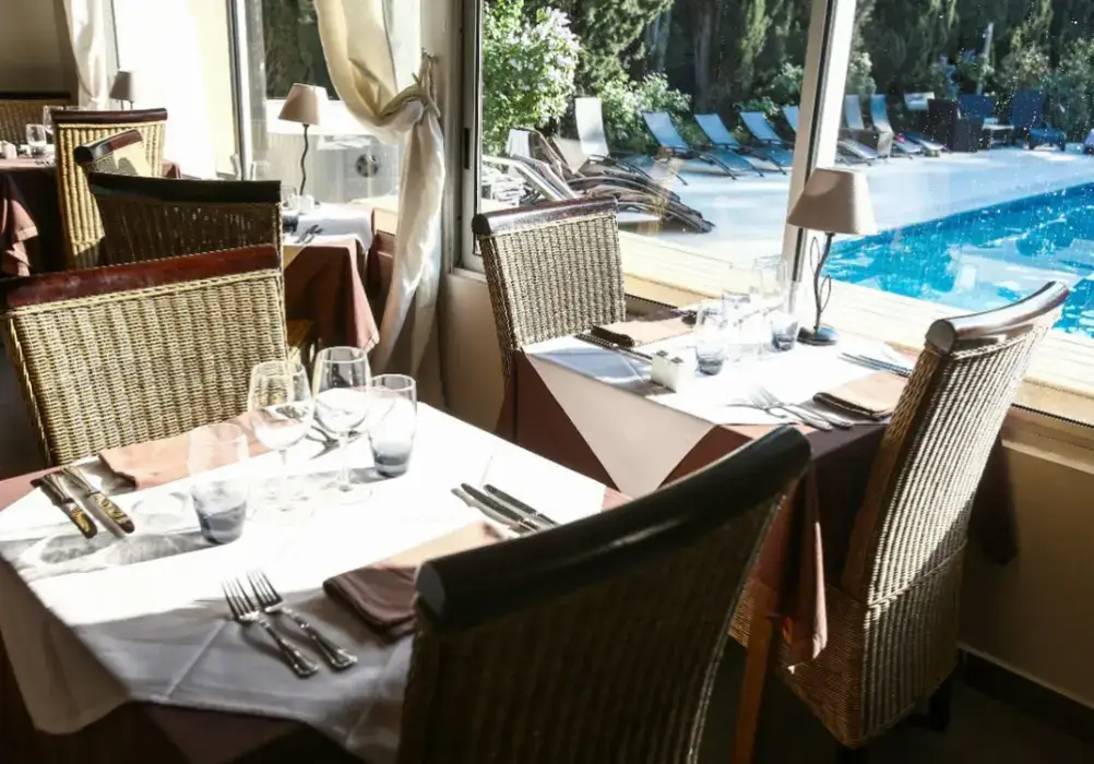 Hôtel Restaurant Les Cèdres 9