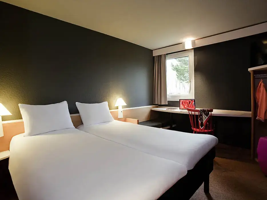 Ibis Provins 4