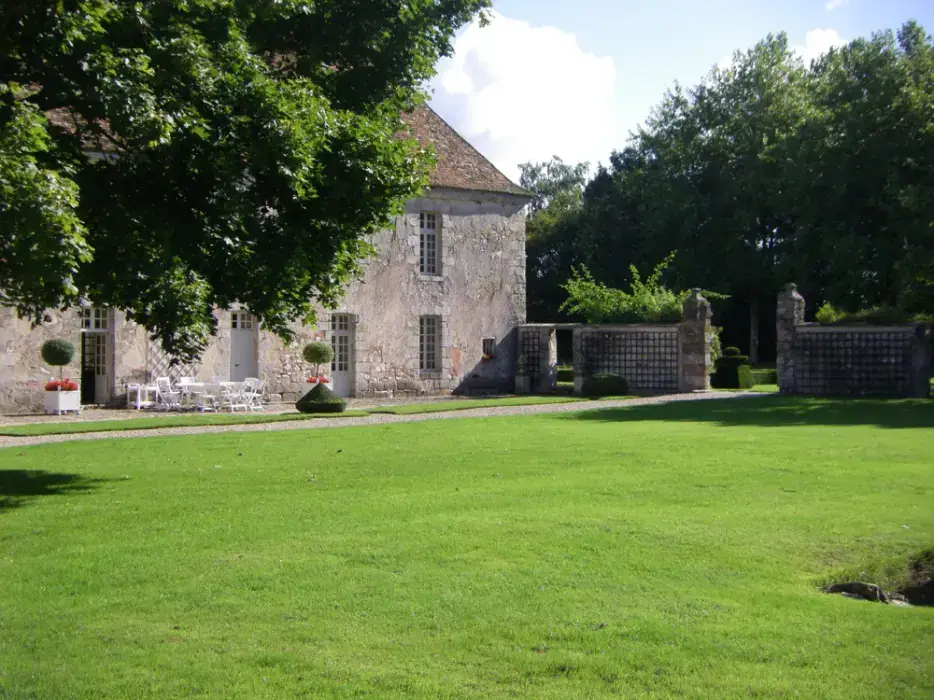 Ibis Provins 11