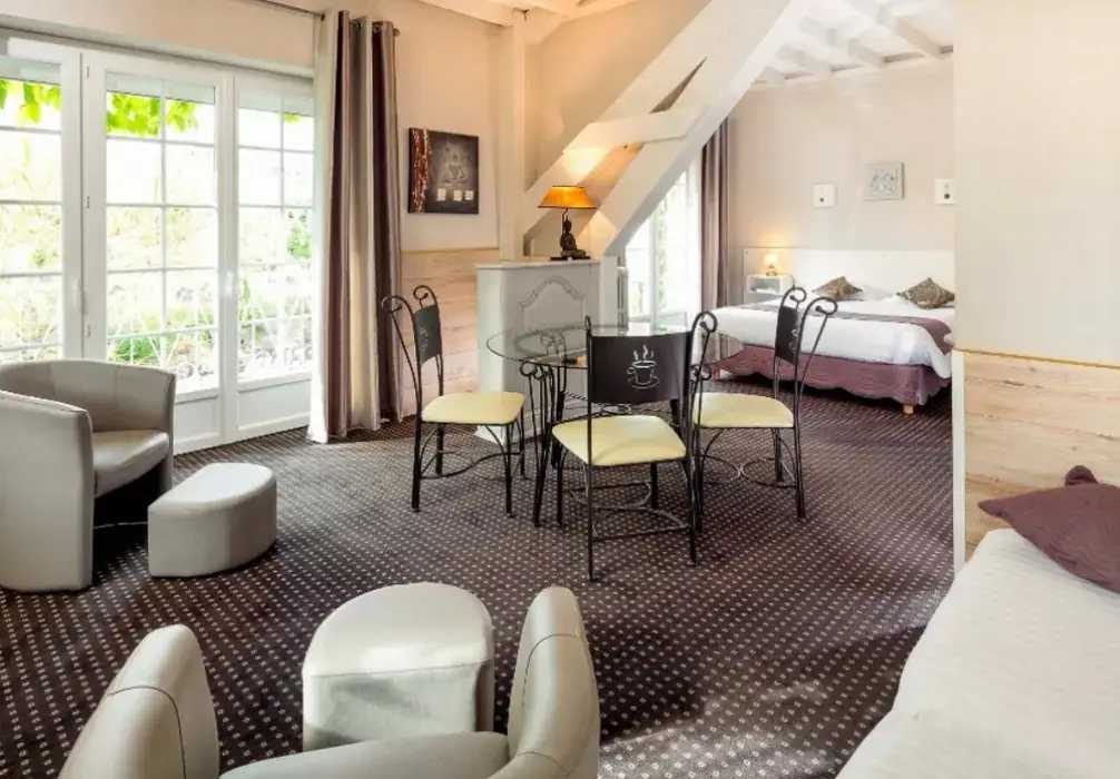 Logis Hôtel La Thomasse 3
