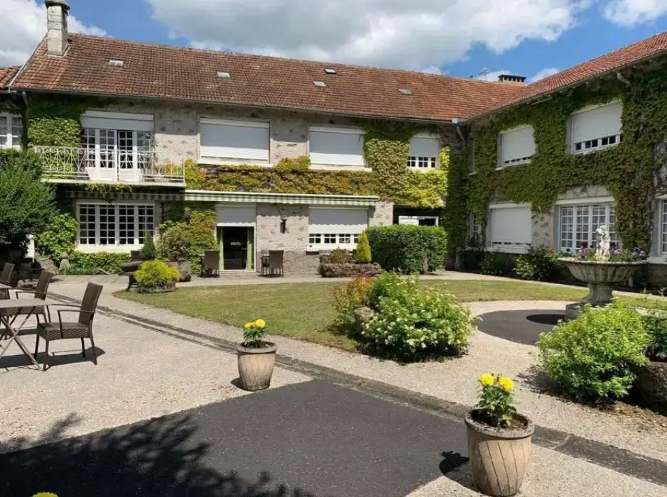 Logis Hôtel La Thomasse 6