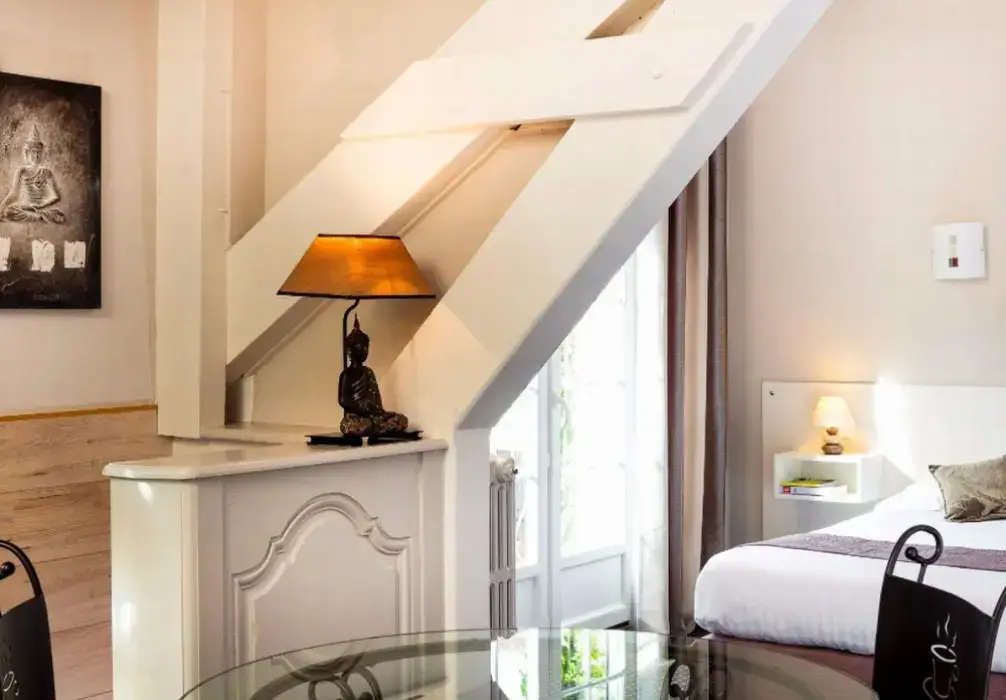 Logis Hôtel La Thomasse 8