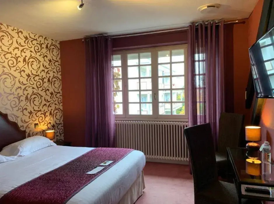 Logis Hôtel La Thomasse 10