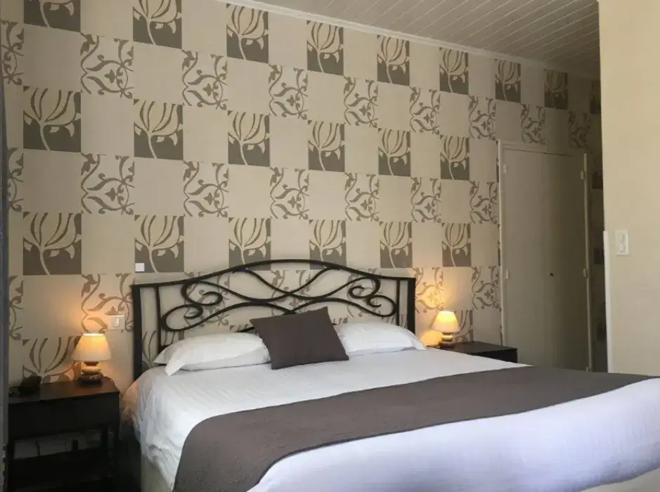 Logis Hôtel La Thomasse 12