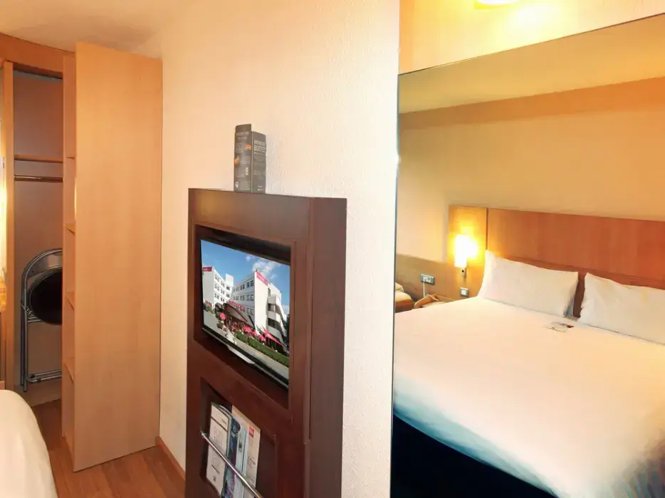 Ibis Poitiers Sud 8