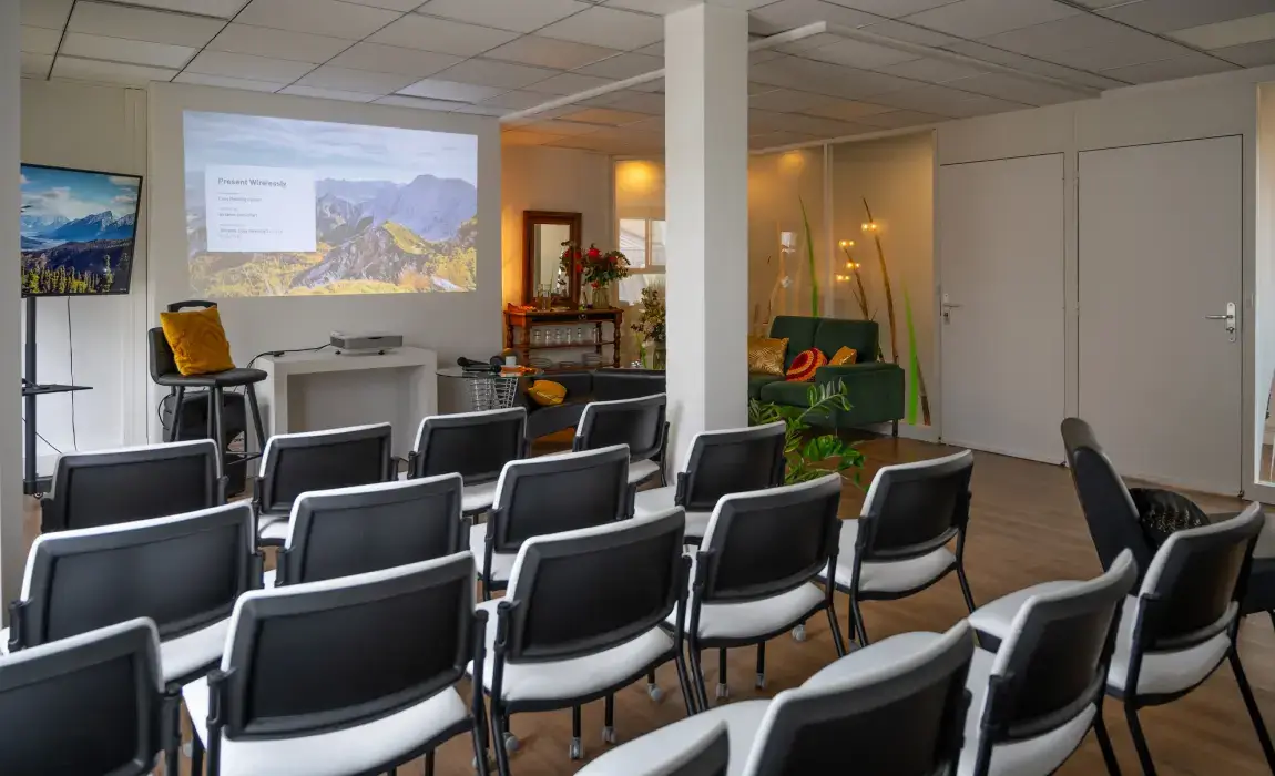 Cosy Meeting Center 3