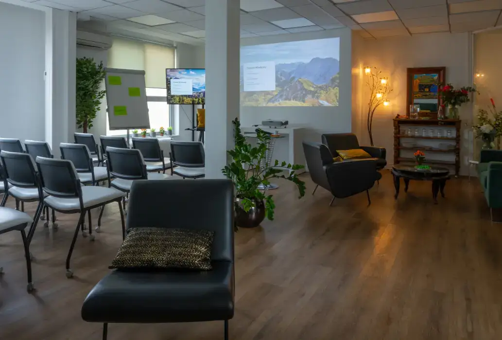 Cosy Meeting Center 13