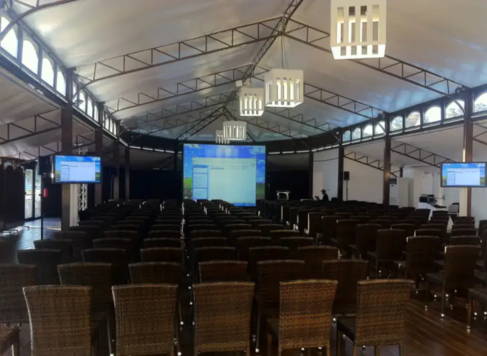 Paris Country Club - Le Pavillon de Jardy 11
