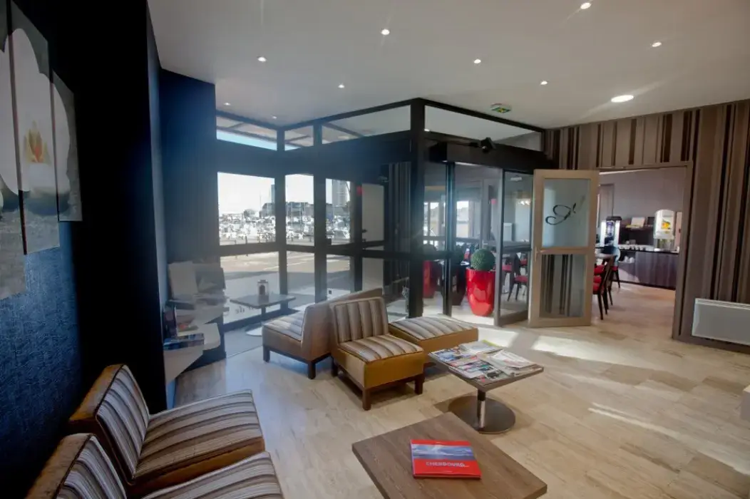 Ambassadeur Hôtel 4