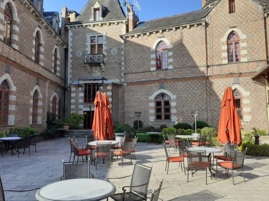 Château de Maulmont 16