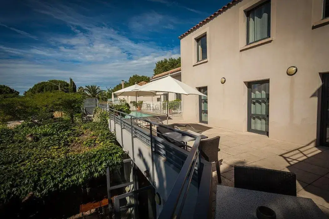 Hôtel Canal Aigues Mortes 9