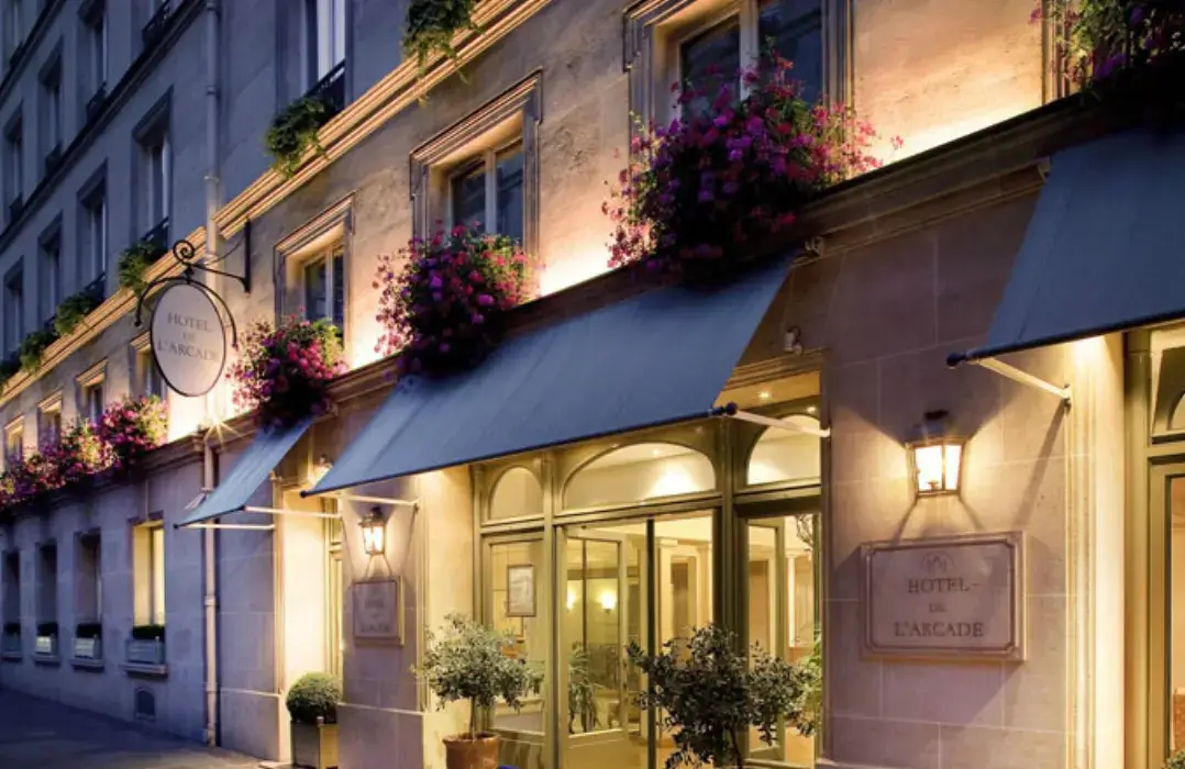 Hôtel de l'Arcade 5
