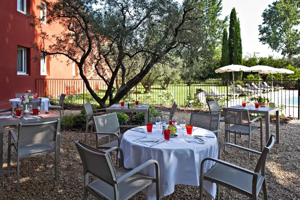Best Western Plus Le Lavarin 6