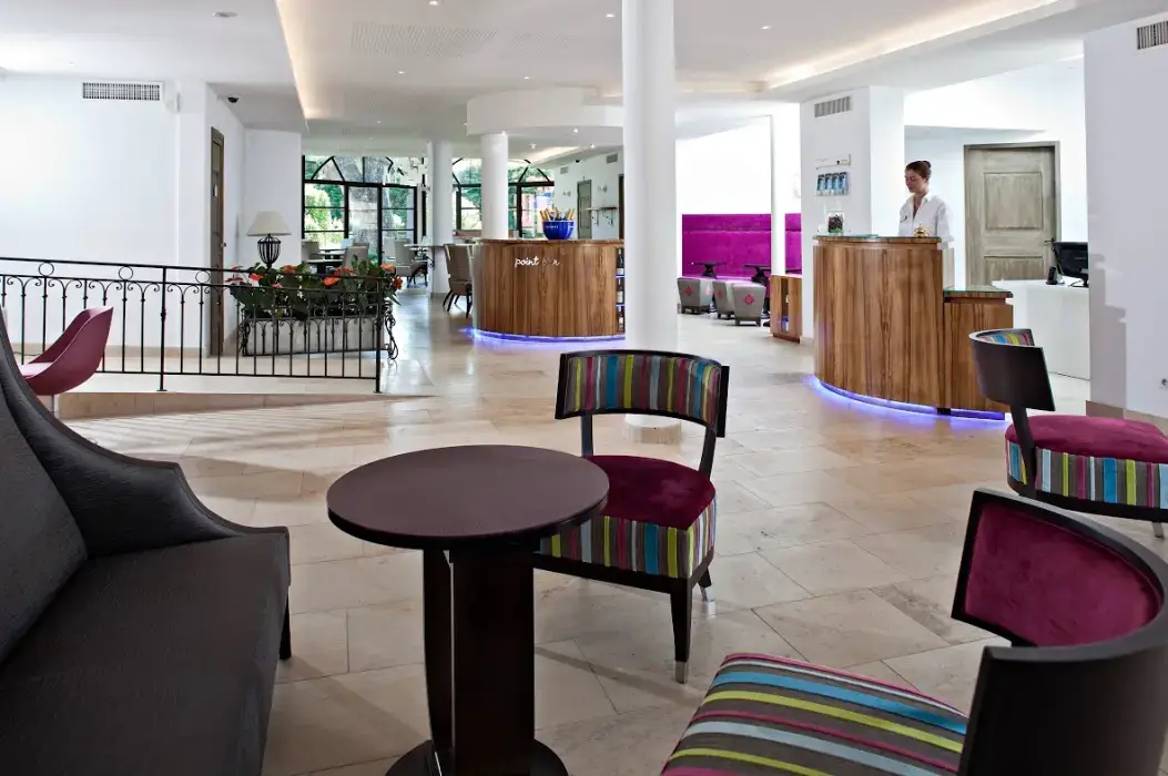 Best Western Plus Le Lavarin 10