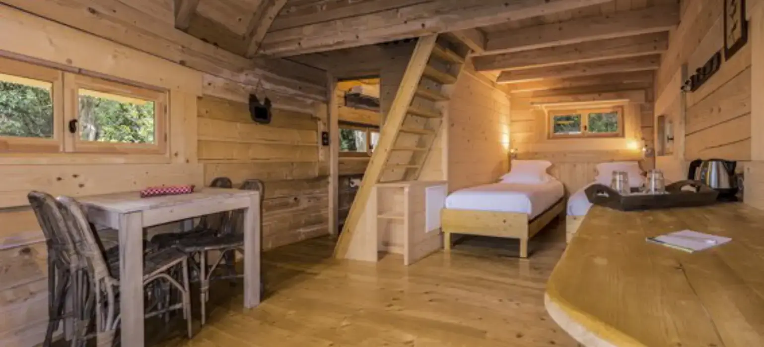 Hôtel les Cabanes dans les Bois 3