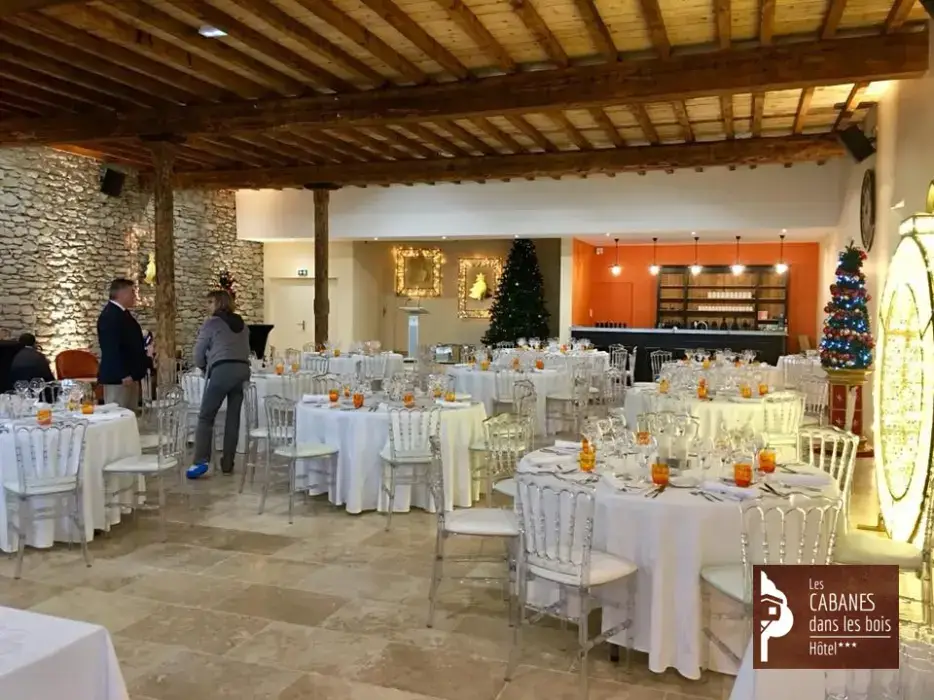 Hôtel les Cabanes dans les Bois 13