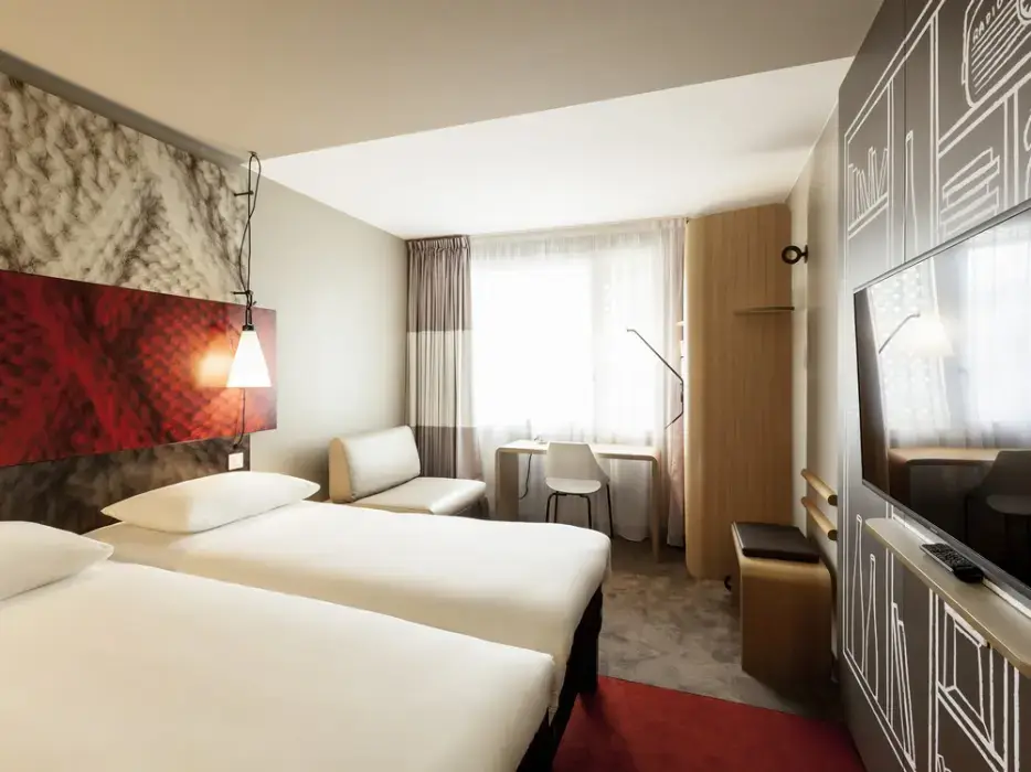 Ibis Lyon Carré de Soie 12