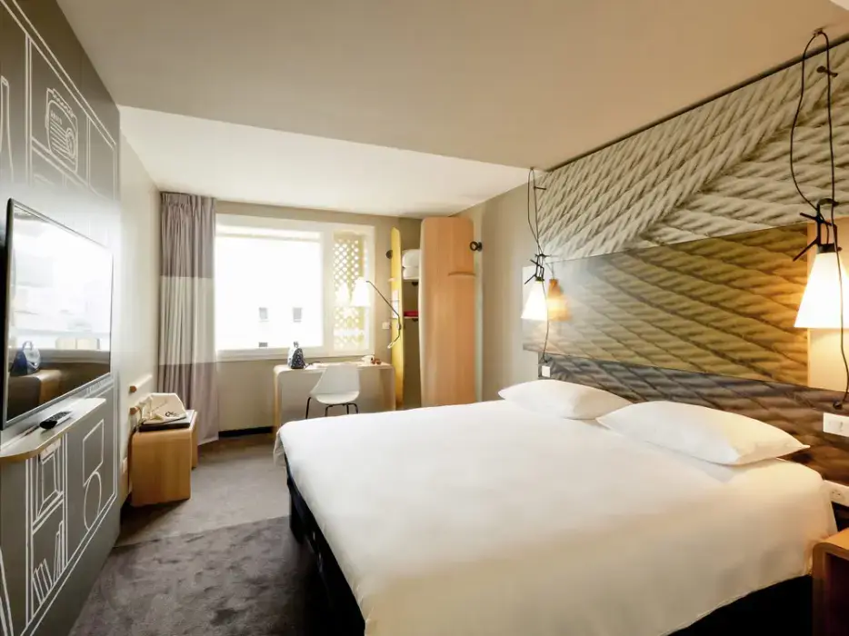Ibis Lyon Carré de Soie 13