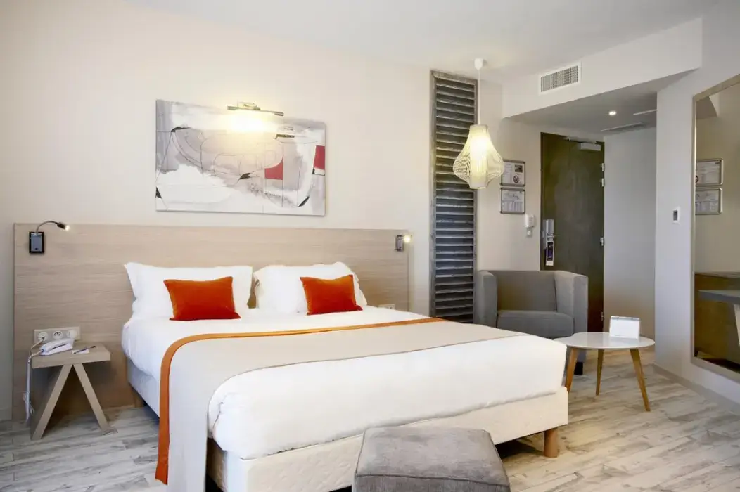 Kyriad Prestige Vannes Centre 8