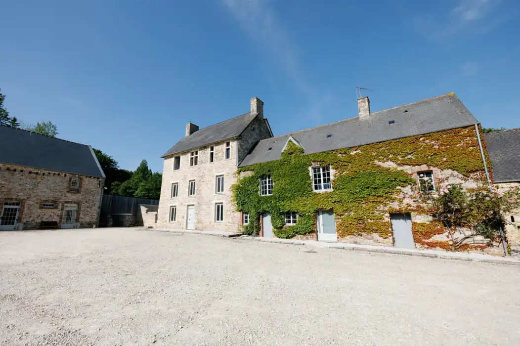 Domaine du Manoir de la Cour 2