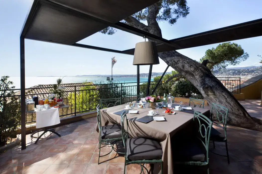 Hôtel La Perouse 18