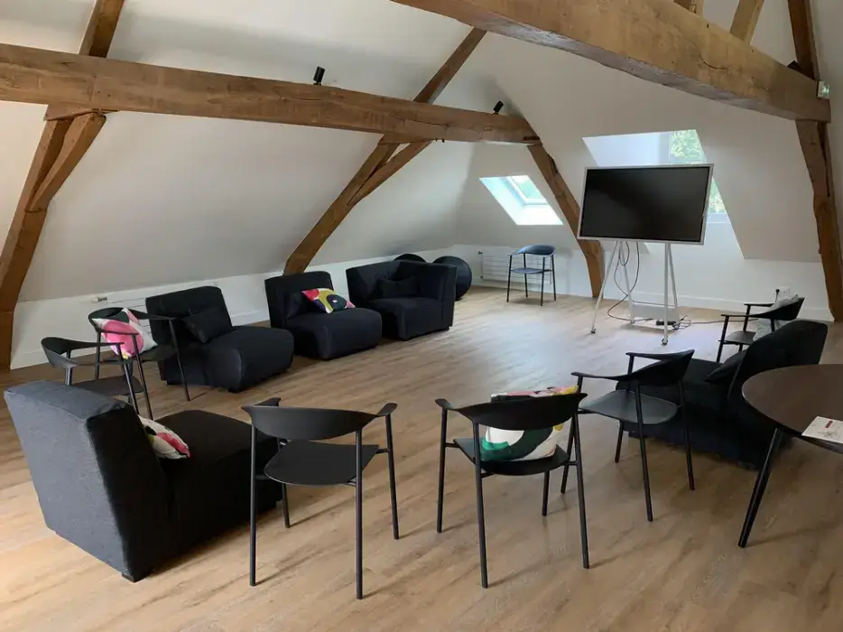Maison Meeting 10