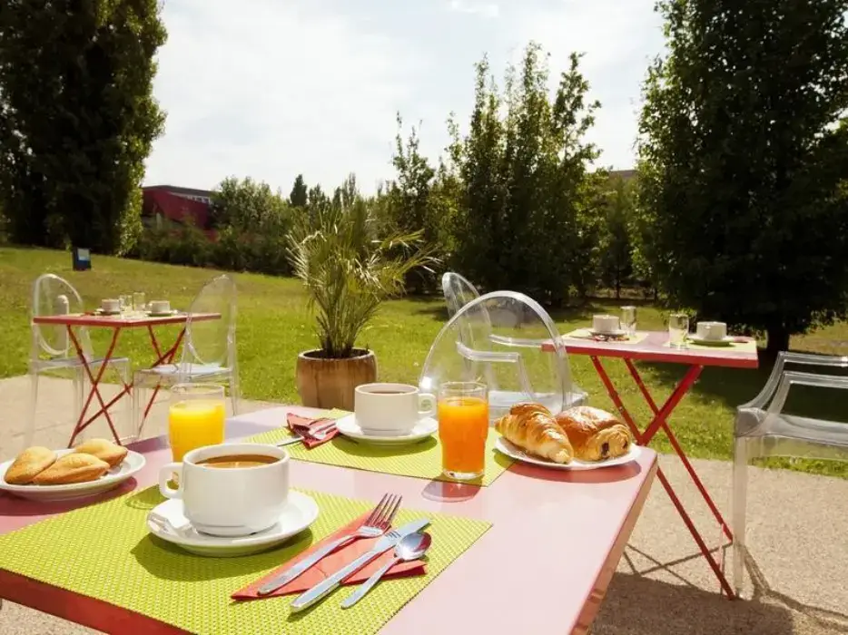 Cerise Valence Hotel 4