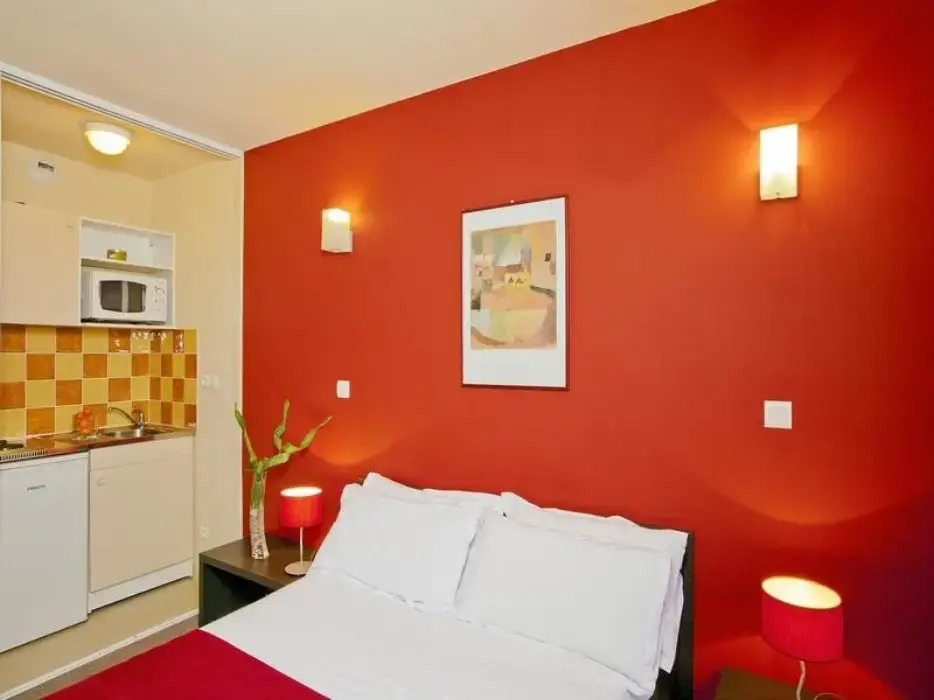 Cerise Valence Hotel 6