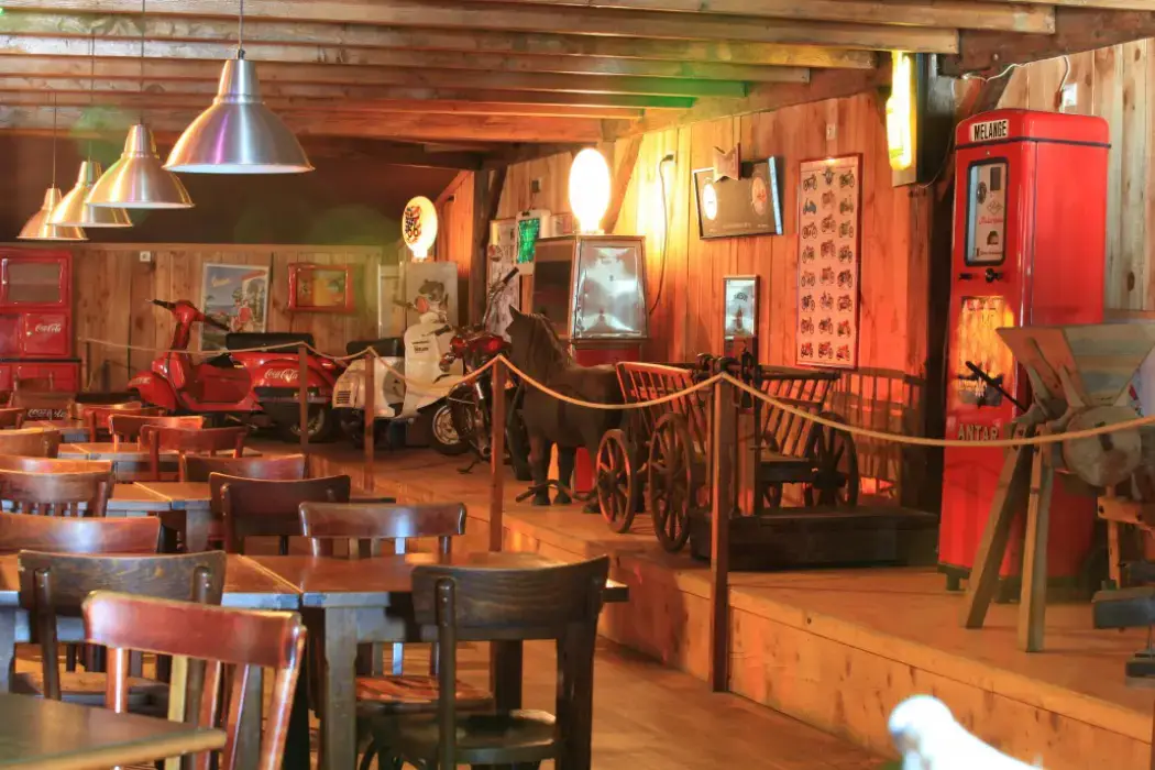 Indian Saloon 2