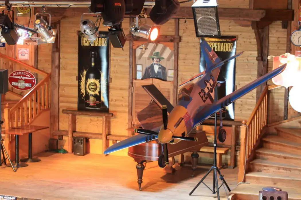 Indian Saloon 3