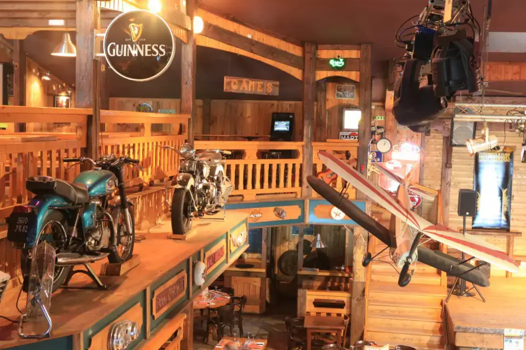 Indian Saloon 4