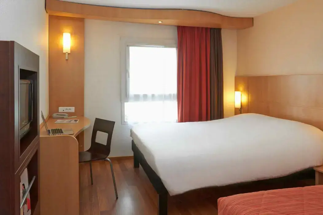 Ibis Beaune Centre 8
