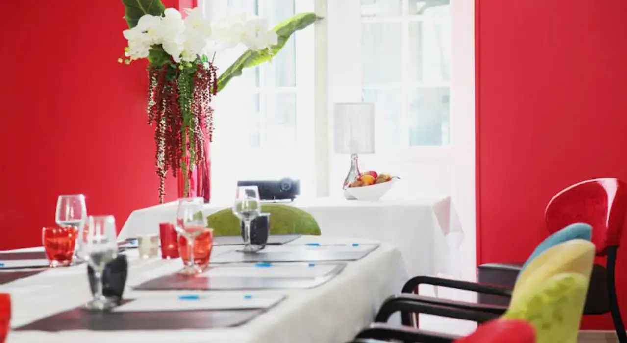 Les Canisses Hôtel Restaurant 2