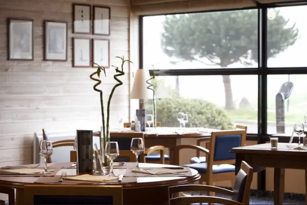 Brit Hôtel Saint Malo, Le Transat 9