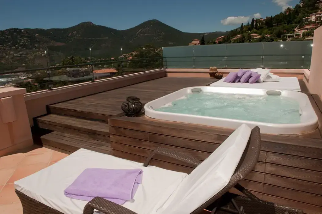 Tiara Yaktsa Côte d'Azur 8